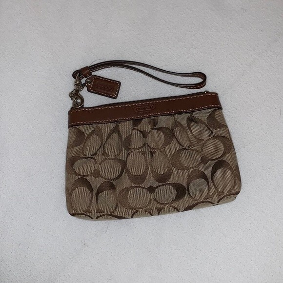 Coach Handbags - Coach Wristlet